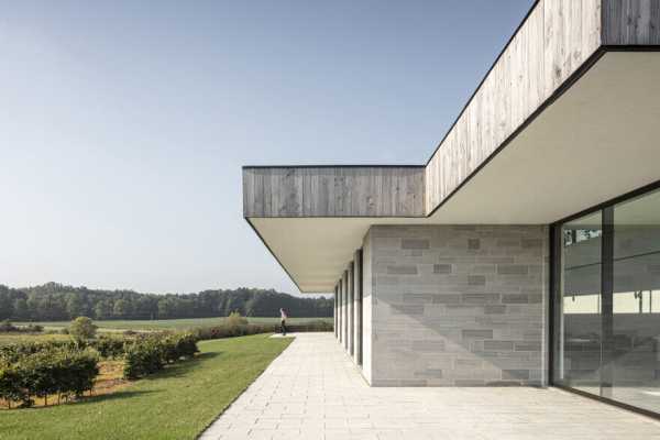 Mount Brydges House by Chris Collaris Architects in Southwestern Ontario