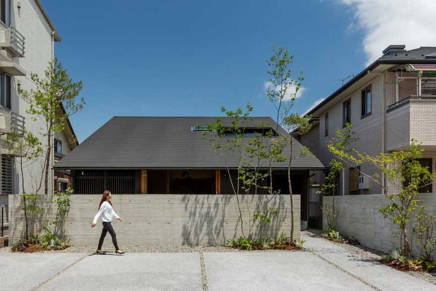 Hikone House / Hearth Architects