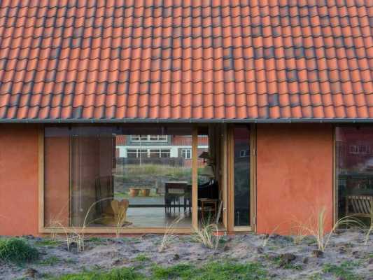 Modern Danish Longhouse / Lenschow & Pihlmann