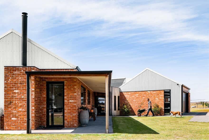 Ramsar Fields House / John McAuley Architecture