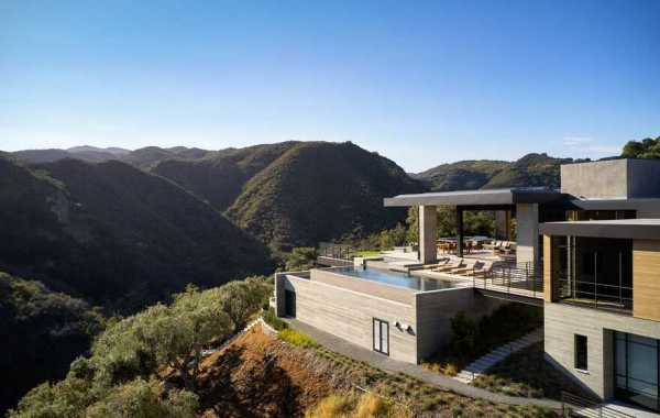 Sapire Residence – Organic Materials Layered in the Mountains