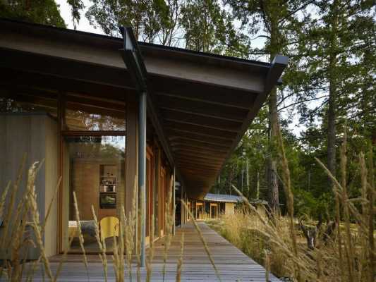 Suncrest Retreat, Orcas Island, a Peaceful Home by Heliotrope Architects