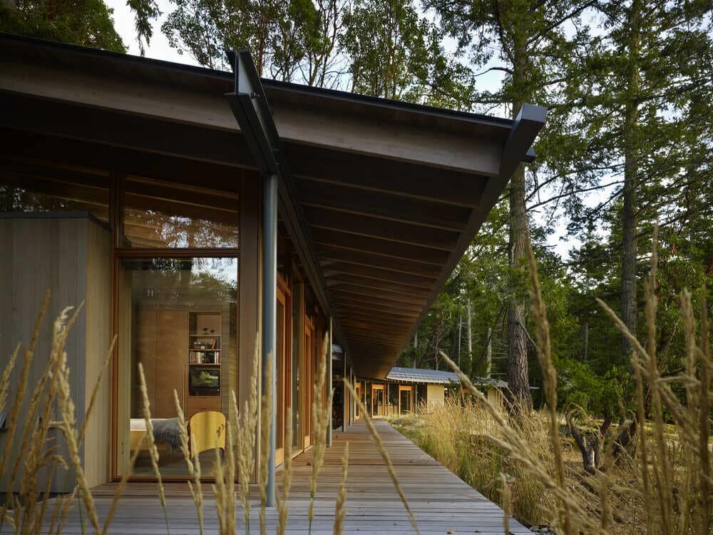 Suncrest Retreat, Orcas Island, a Peaceful Home by Heliotrope Architects