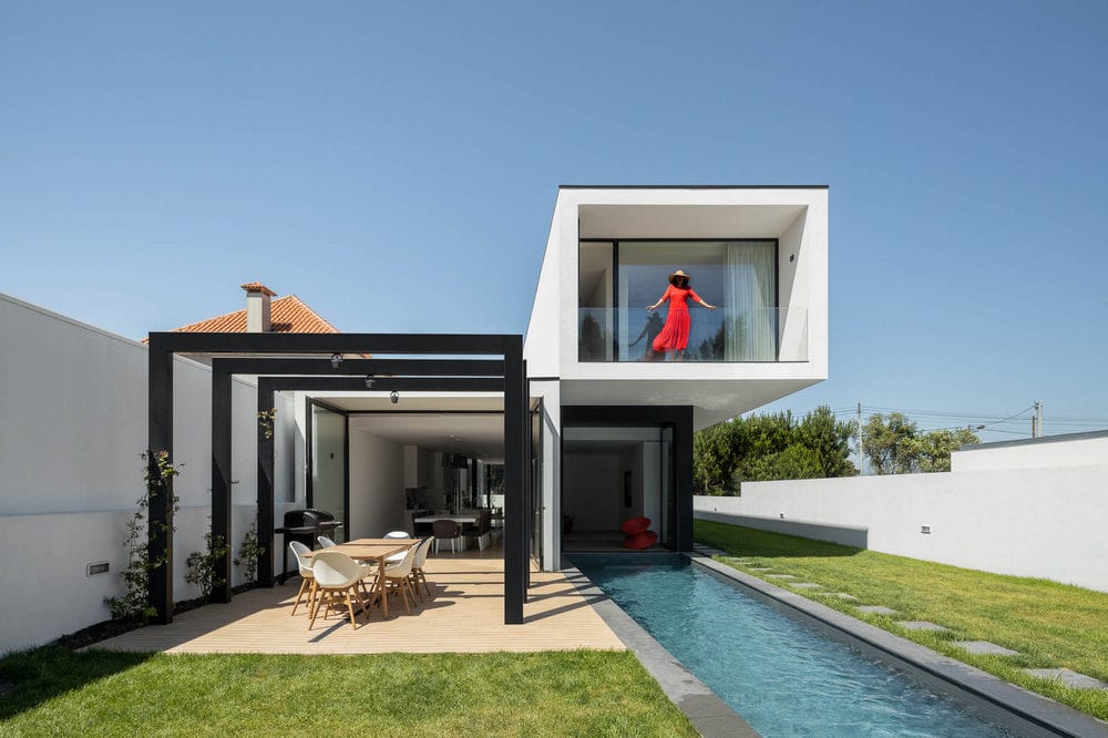 Casa Diagonal – When a Pool Enter Inside a Home