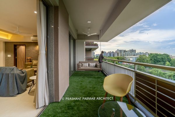 Minimalist Aman Apartment by Prashant Parmar Architect