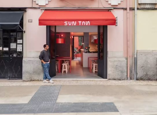 Sun Tan Restaurant / Duarte Caldas + Mariana Peralta