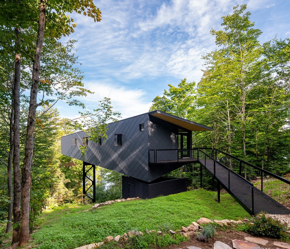 Sustainable Cabin - m.o.r.e. by Kariouk Architects