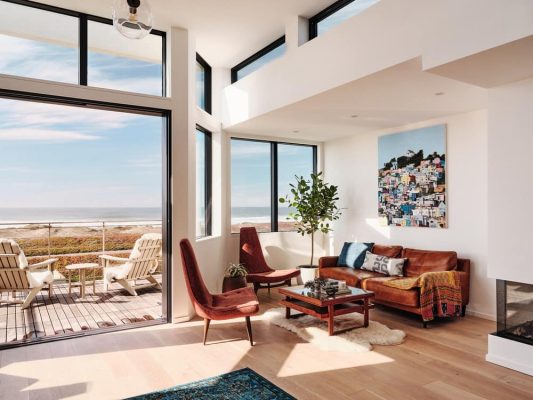 “Above the Dune” Home for Dedicated Surfer / Levy Art + Architecture