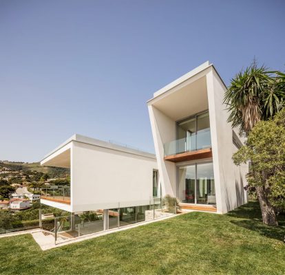 VN House by Guillem Carrera