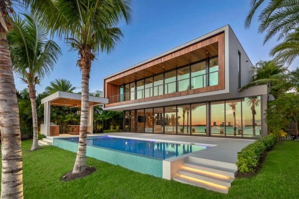 Tropical Modern Residence in Miami’s Bay Harbor Islands Designed by Choeff Levy Fischman