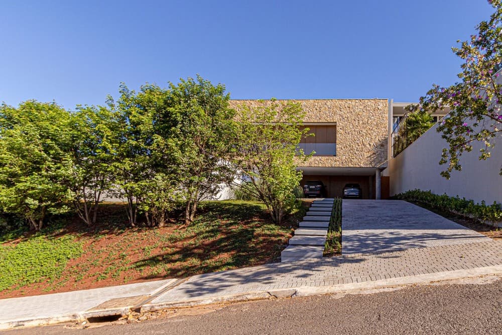 Ramp House by Coelho Neto Arquitetura