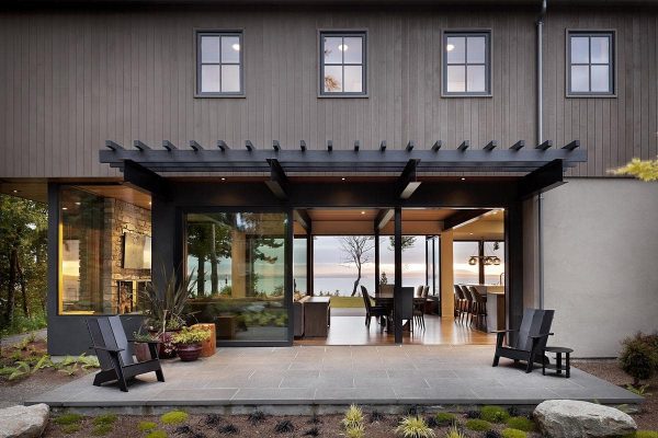 Whidbey Farmhouse / DeForest Architects