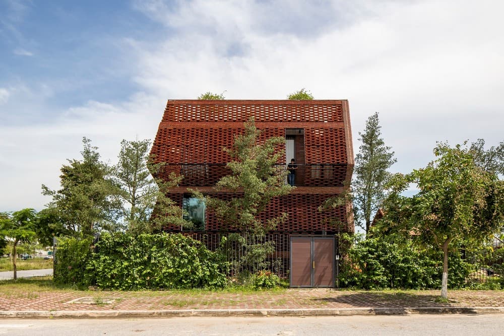 Tile Nest House / H&P Architects