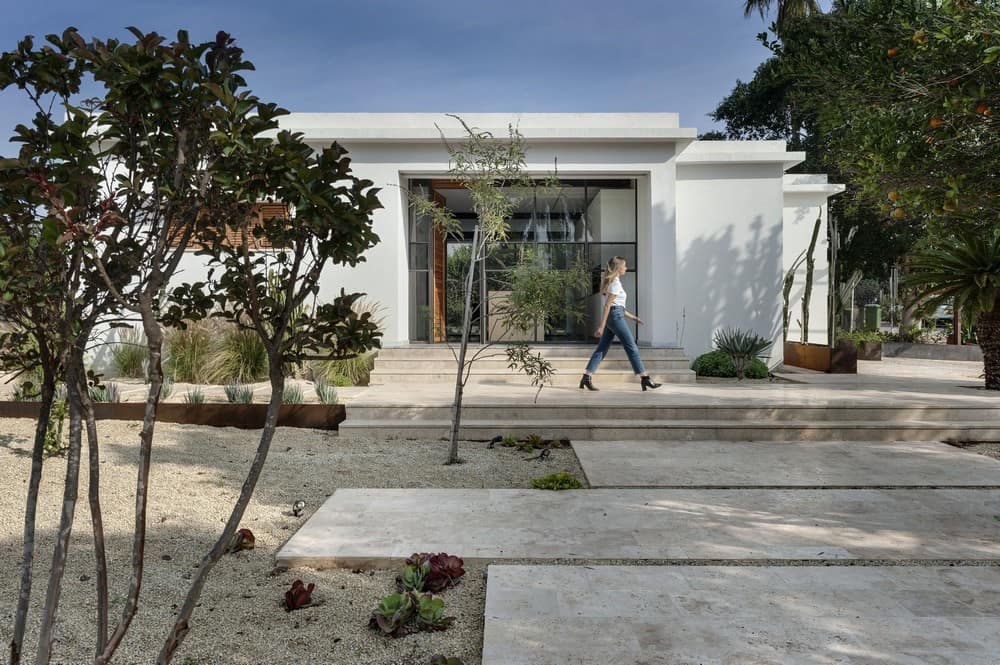 Renovated Mediterranean Villa by Henkin Shavit Architecture and Design