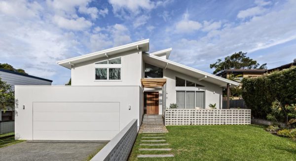 Mollymook Beach House / Jost Architects