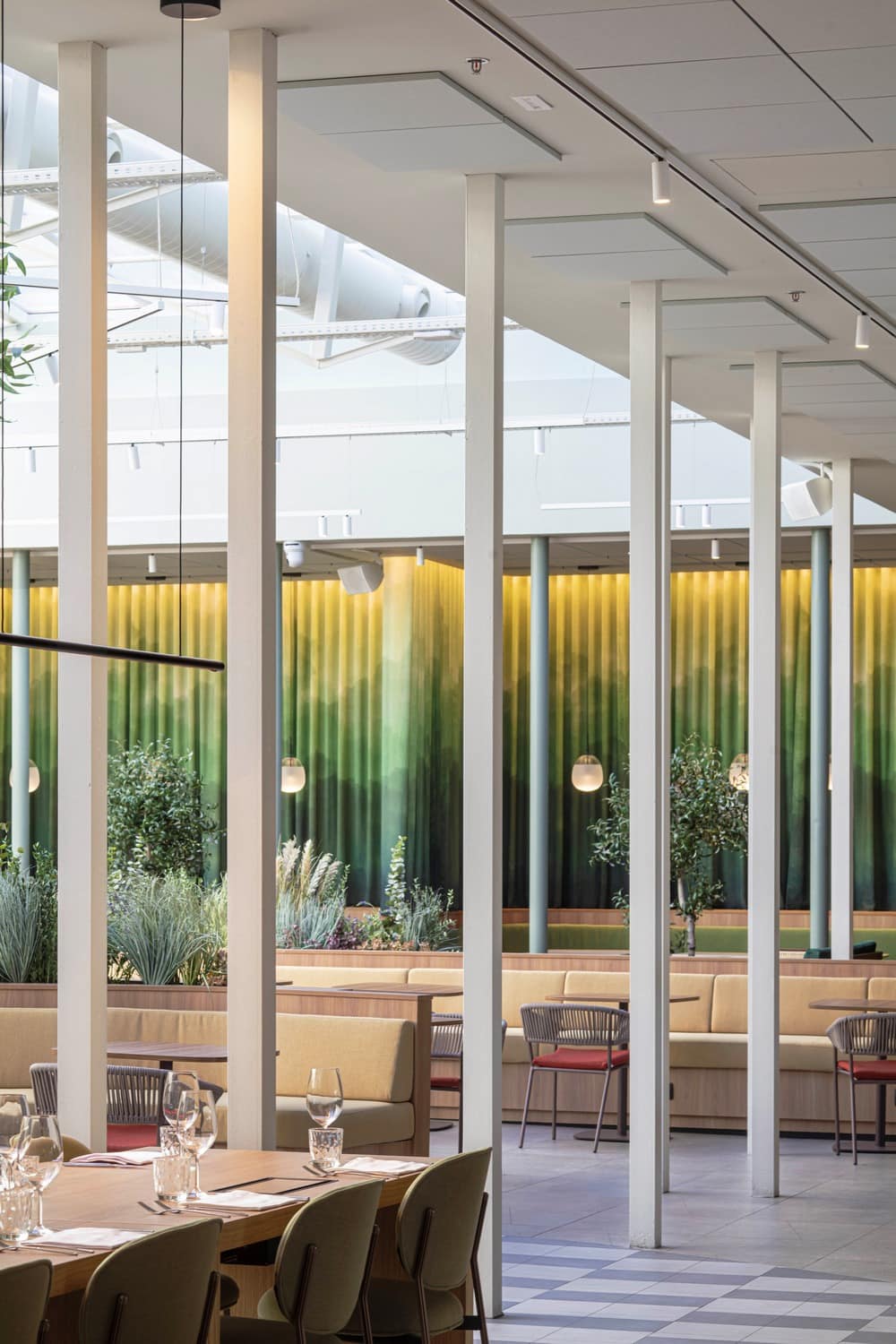 Simultaneo in Hotel Plaza, Barcelona - Restaurant, Bar & Lobby