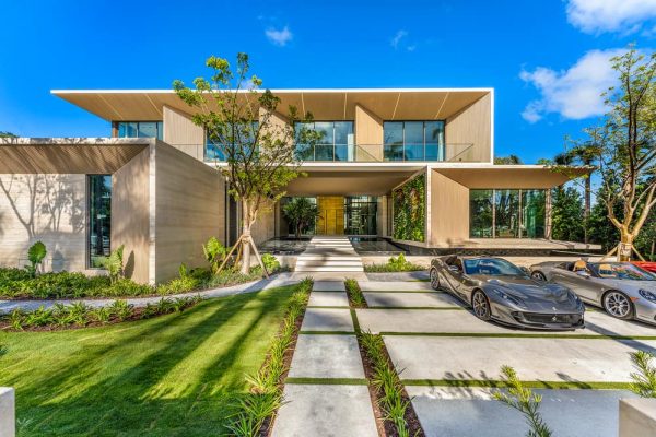 La Gorce Island Home Designed by Choeff Levy Fischman in Collaboration with the Aquablue Group