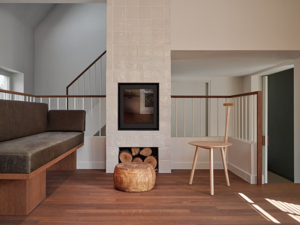 living area, fireplace