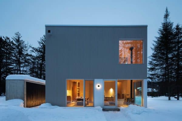 Rustic Grade Chalet, Québec / Maurice Martel Architecte