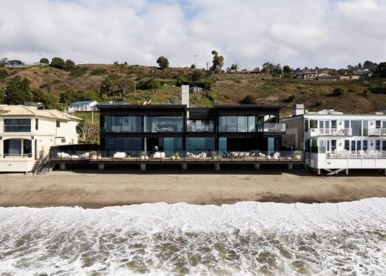 Carbon Beach House: A Stunning Oasis in Malibu