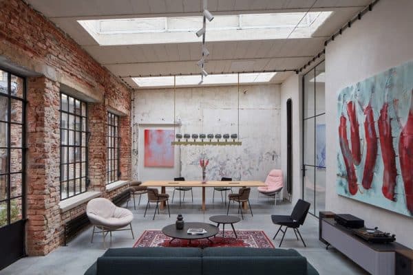 A Contemporary Foyer: From Showroom to Coworking Hub