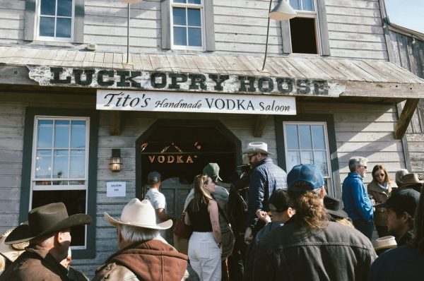 Luck Ranch Opry House and Saloon / Cushing Terrell