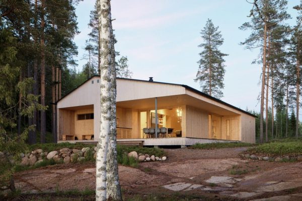 A Finnish Lakeside Retreat by Playa Architects