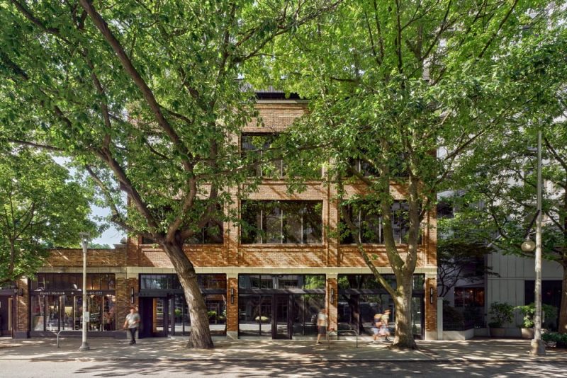 Vitus Headquarters / Graham Baba Architects, Charlie Hellstern Interior Design