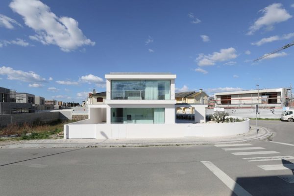 Póvoa de Varzim House / Raulino Silva Architect