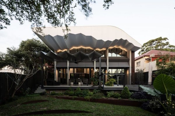 Zig Zag House / AJP Constructions