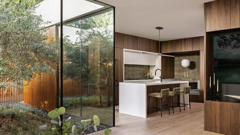 Stealth Residence / Specht Novak