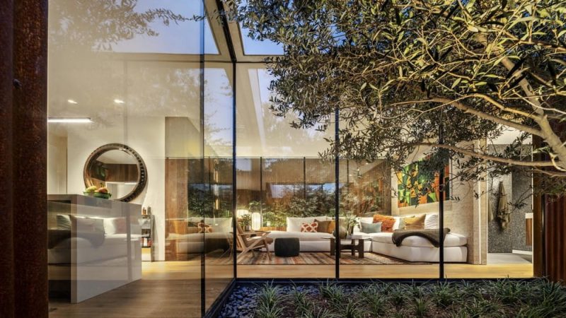 Stealth Residence / Specht Novak