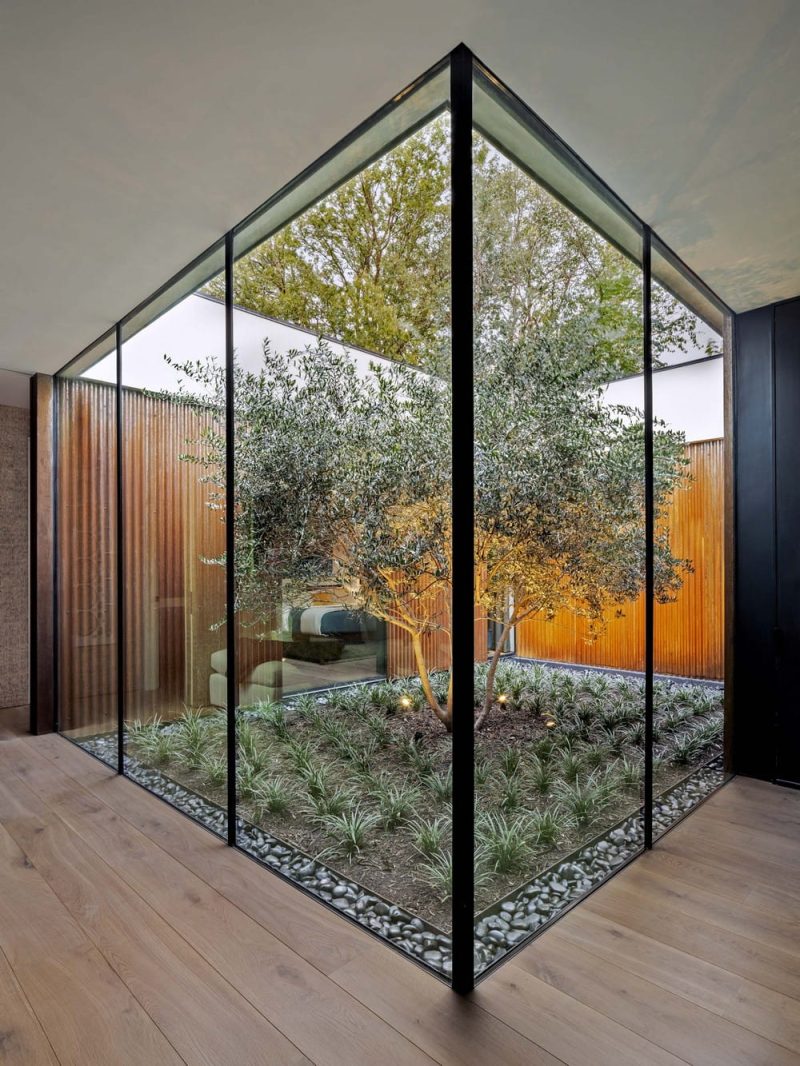 Stealth Residence / Specht Novak