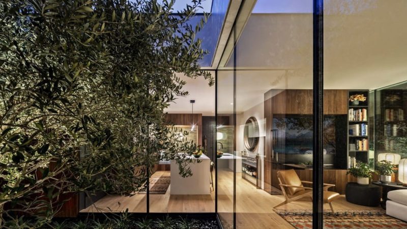 Stealth Residence / Specht Novak