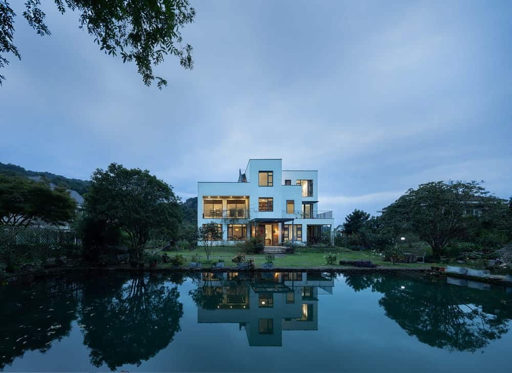 Scholarly Mountain-view Villa / Jishang Space Design