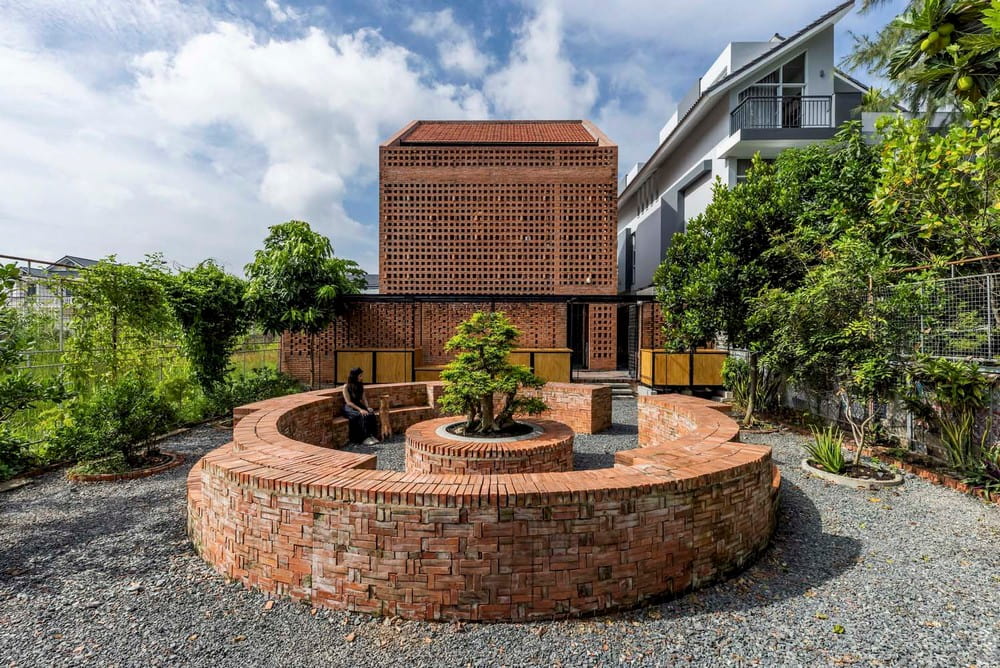Nhà Bè House / Tropical Space