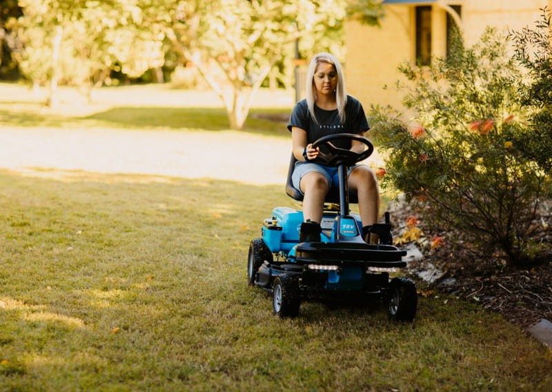 Ride-On Mowers vs.Push Mowers: Which One Is Right for You?