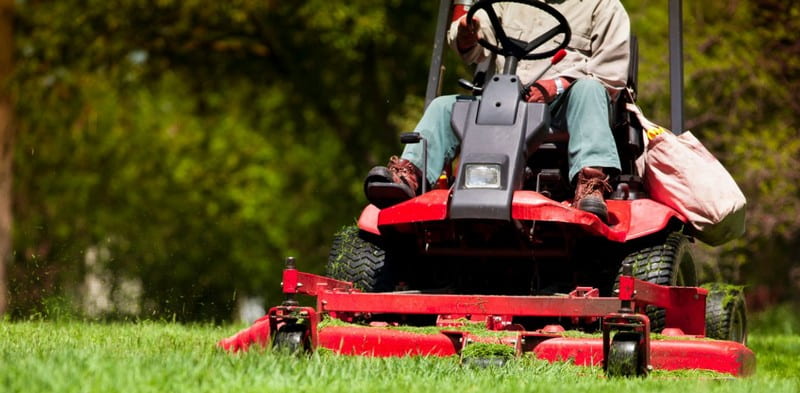 Ride-On Mowers vs.Push Mowers: Which One Is Right for You?