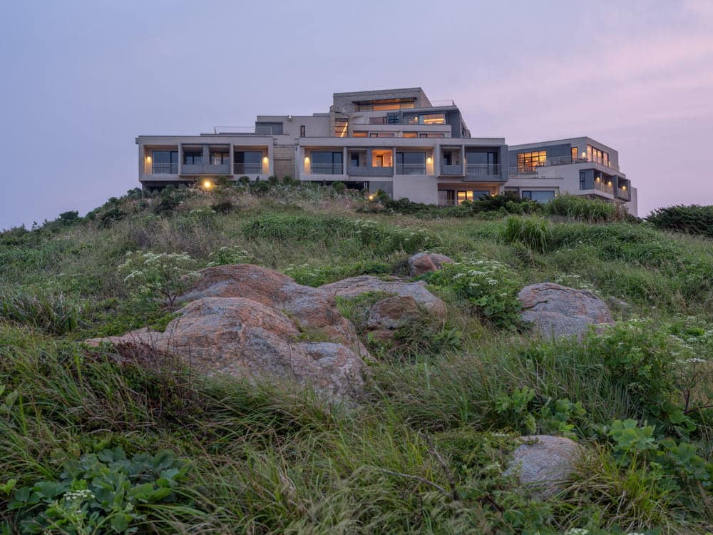 The Island Coastal Hotel / WJ STUDIO